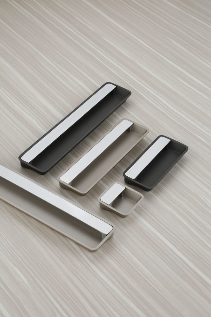 Conceal handle 888
