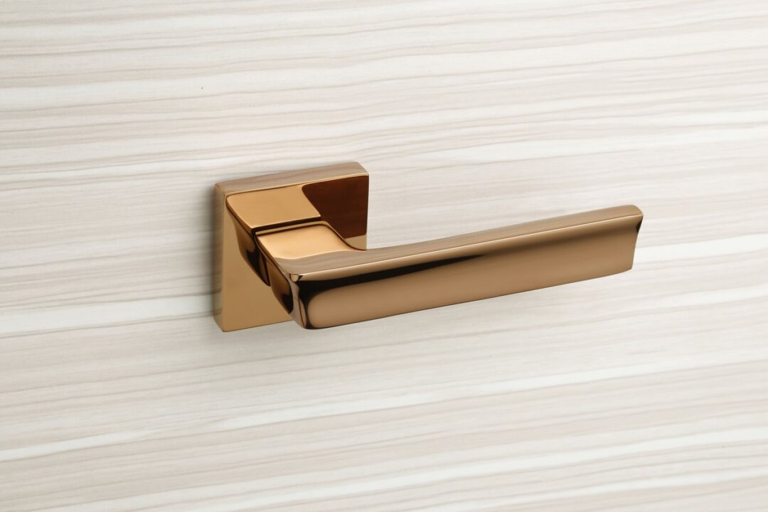 Door Handle Crysta 1