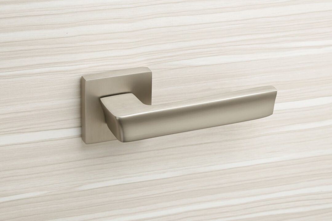 Door Handle Crysta 2